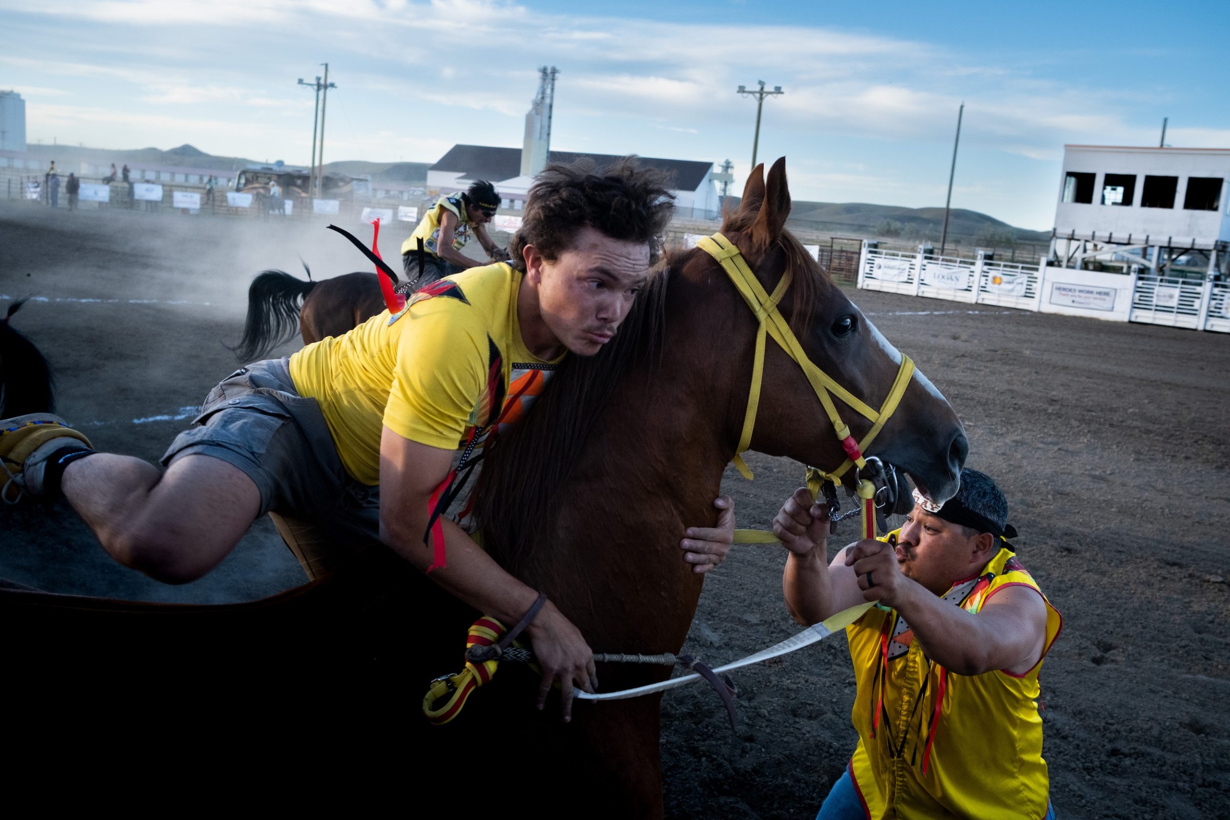 changement de cheval pendant un tournoi d’indian relay