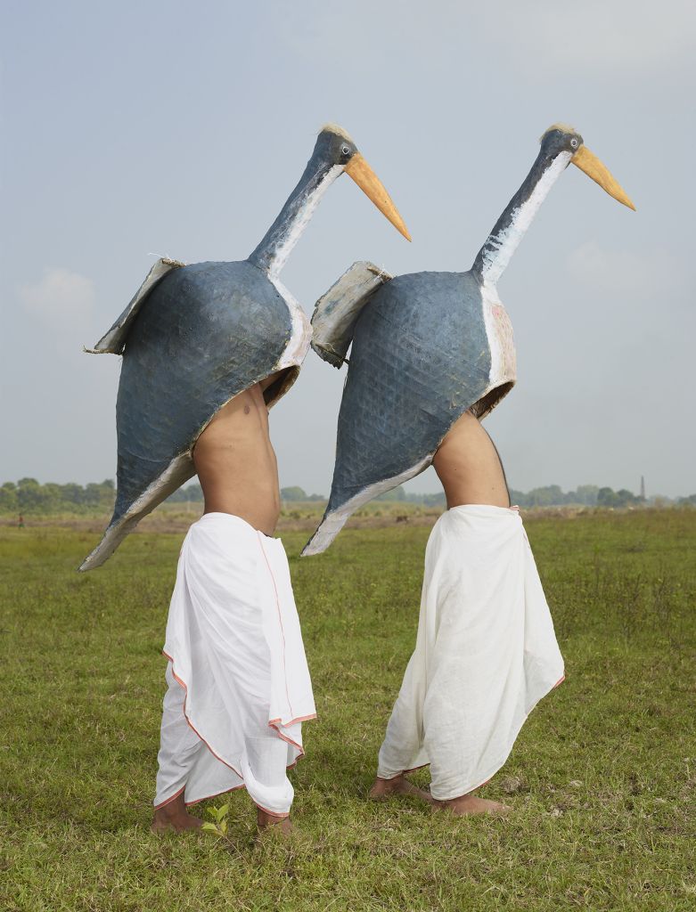 danseurs indiens portant des masques d’oiseaux