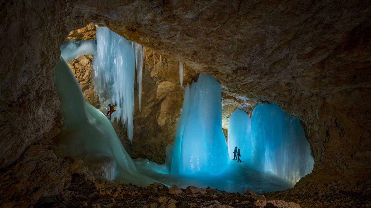 spéléologues dans une grotte
