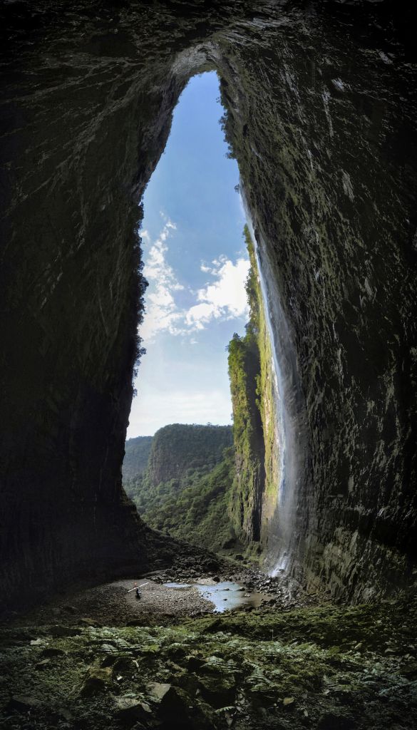 l’entrée d’une grotte