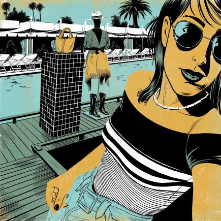 femme et produits de luxe au bord d’une piscine