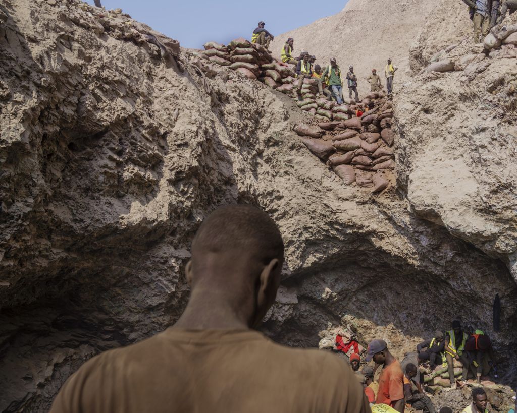 mineurs dans une mine de cuivre et de cobalt