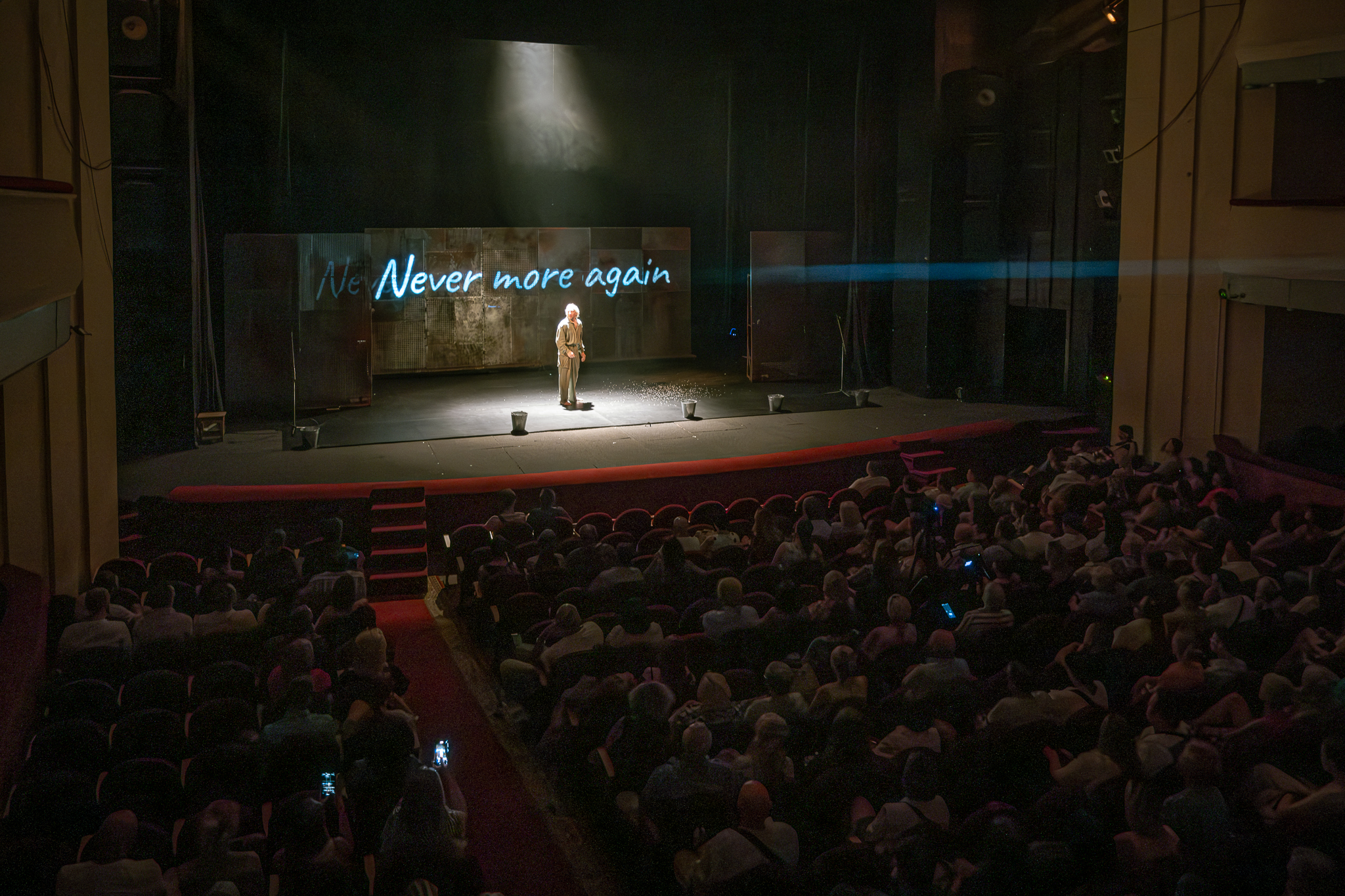 spectacle dans un théâtre en Ukraine