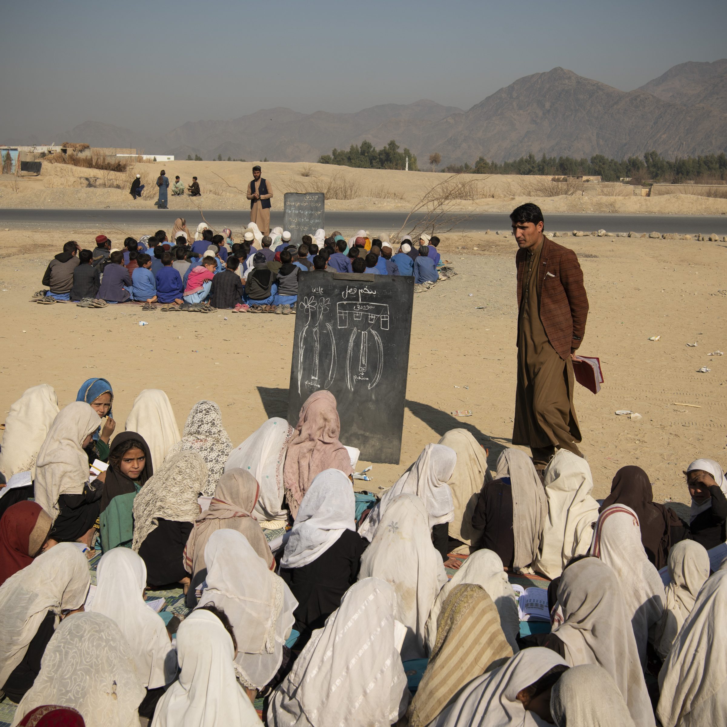école de femmes en plein air