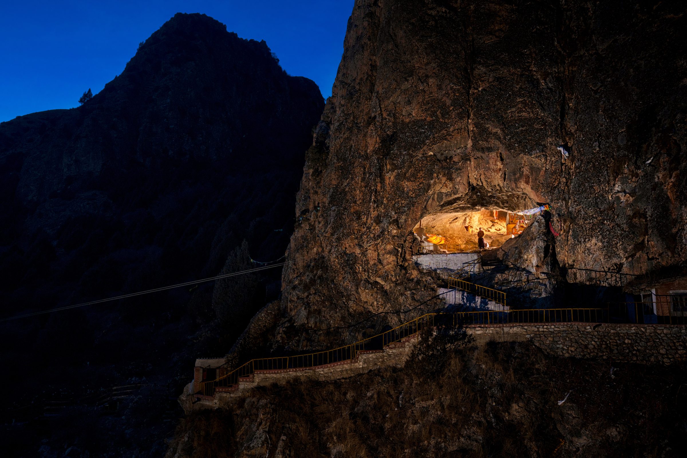 grotte dans une montagne du Laos