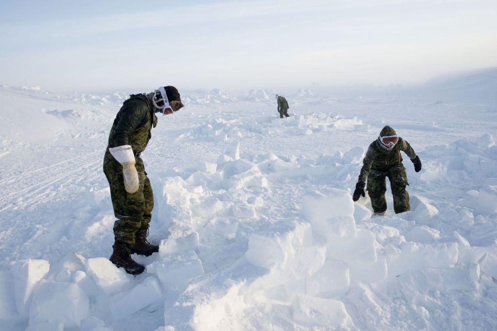 soldats dans la neige