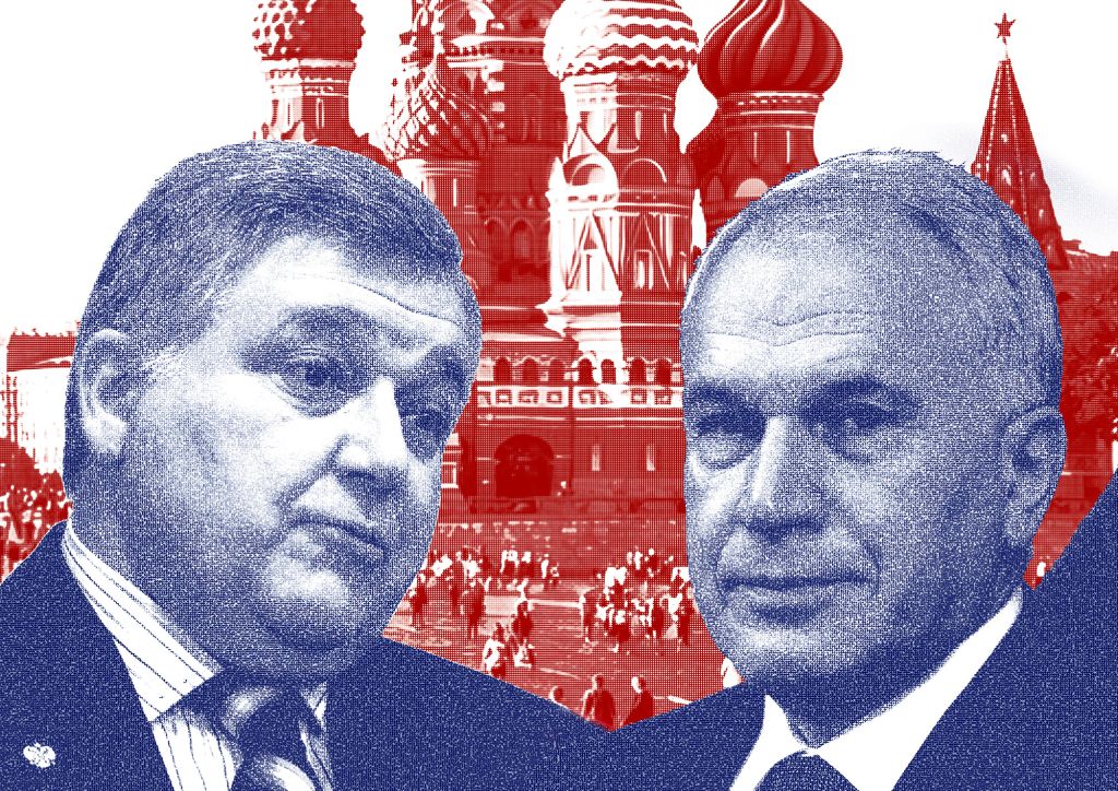 Les frères Mikhaïl et Iouri Kovaltchouk, avec le Kremlin en arrière-plan