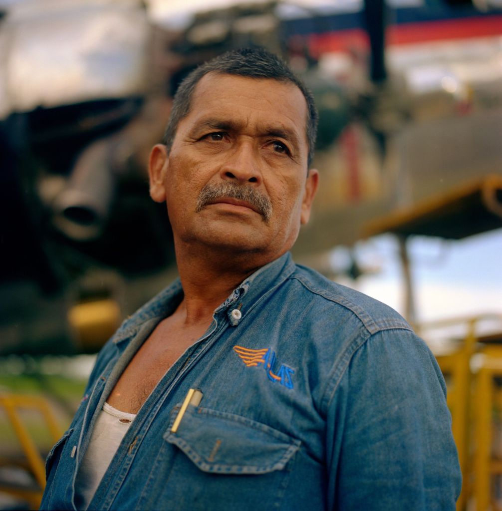 Le pilote devant son avion