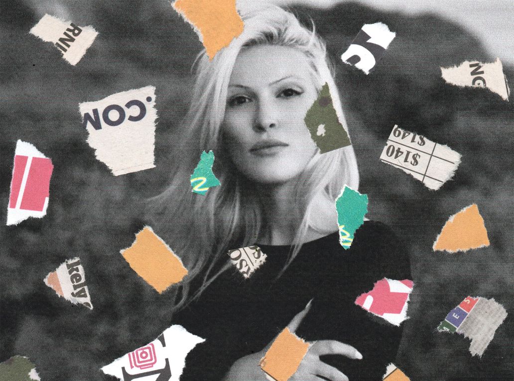 Olivia Muzzi entourée de coupures de journaux