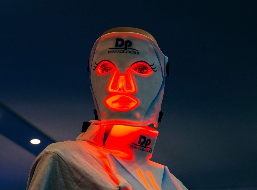 Mannequin avec un masque à infrarouges