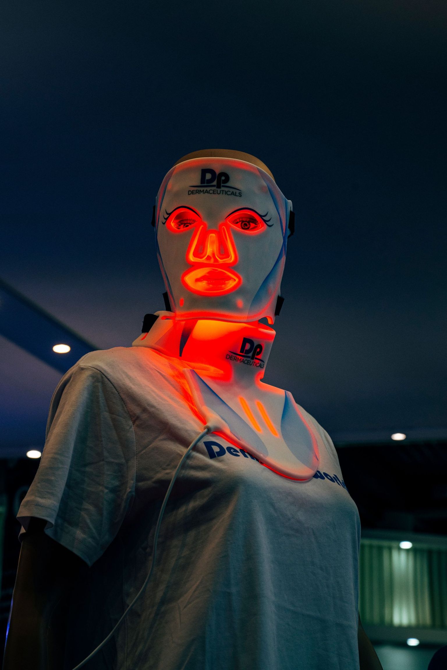 Mannequin avec un masque à infrarouges