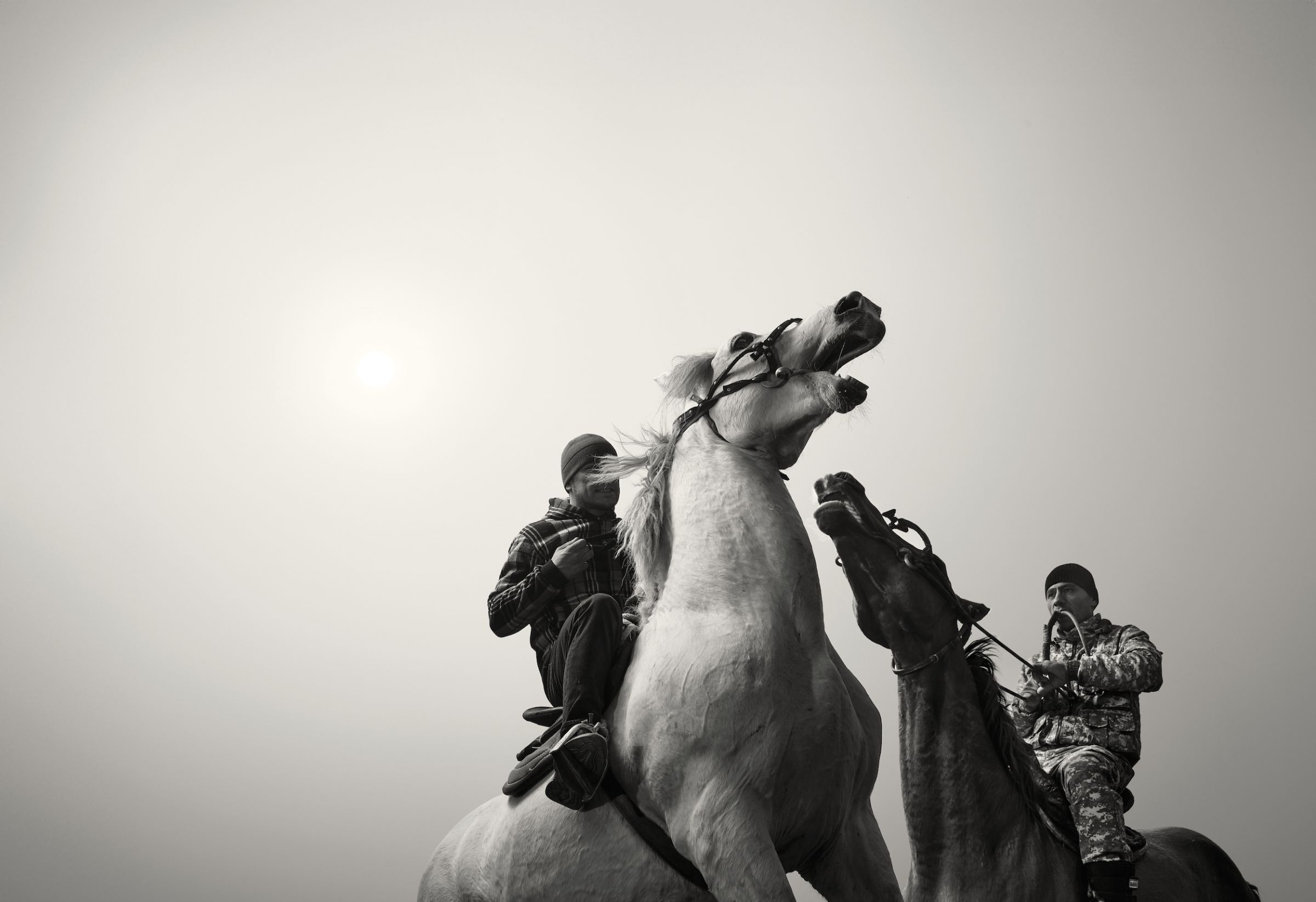 deux joueurs de bouzkachi sur leur cheval