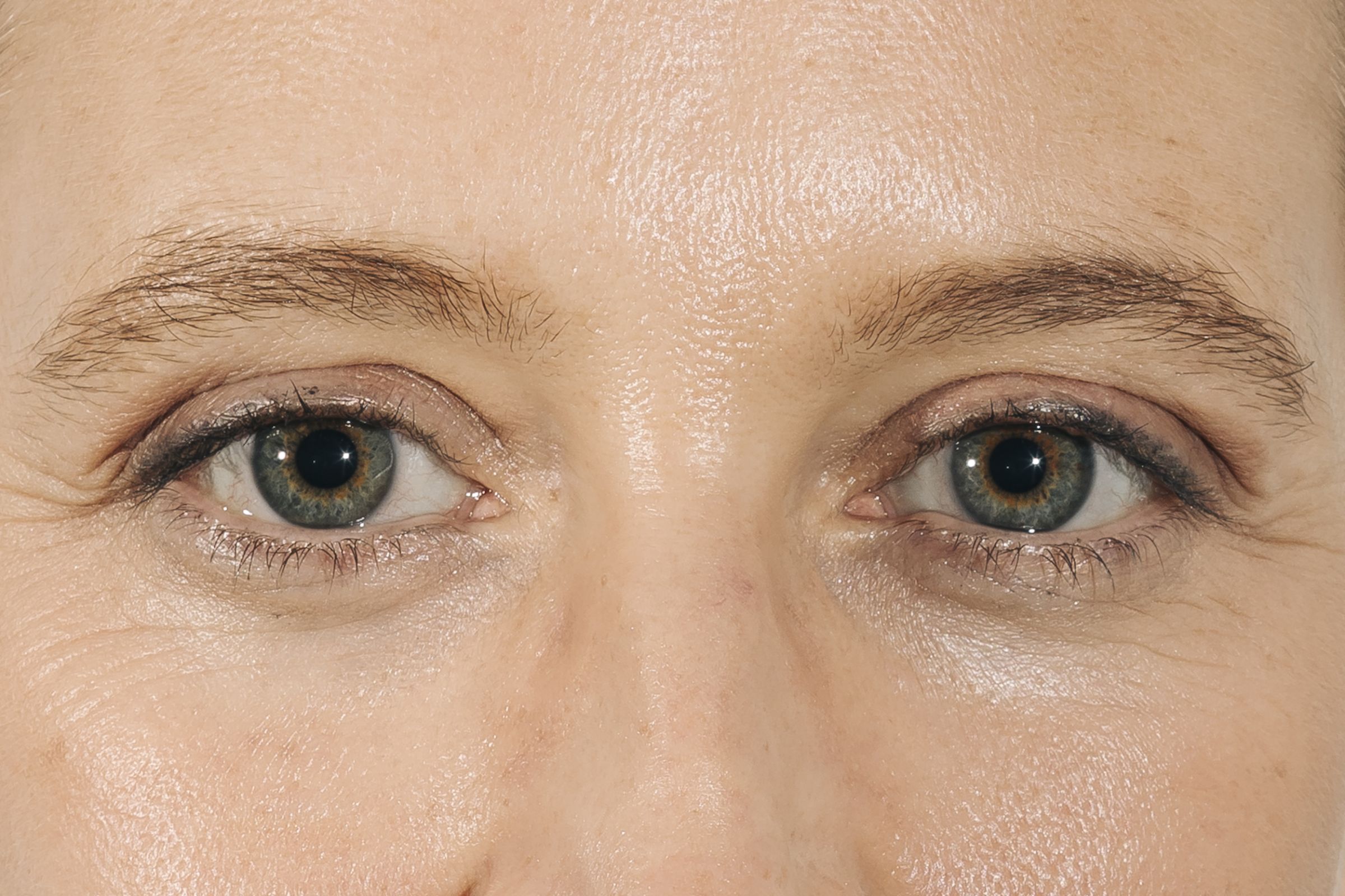 gros plan sur le regard d'Alice Weidel