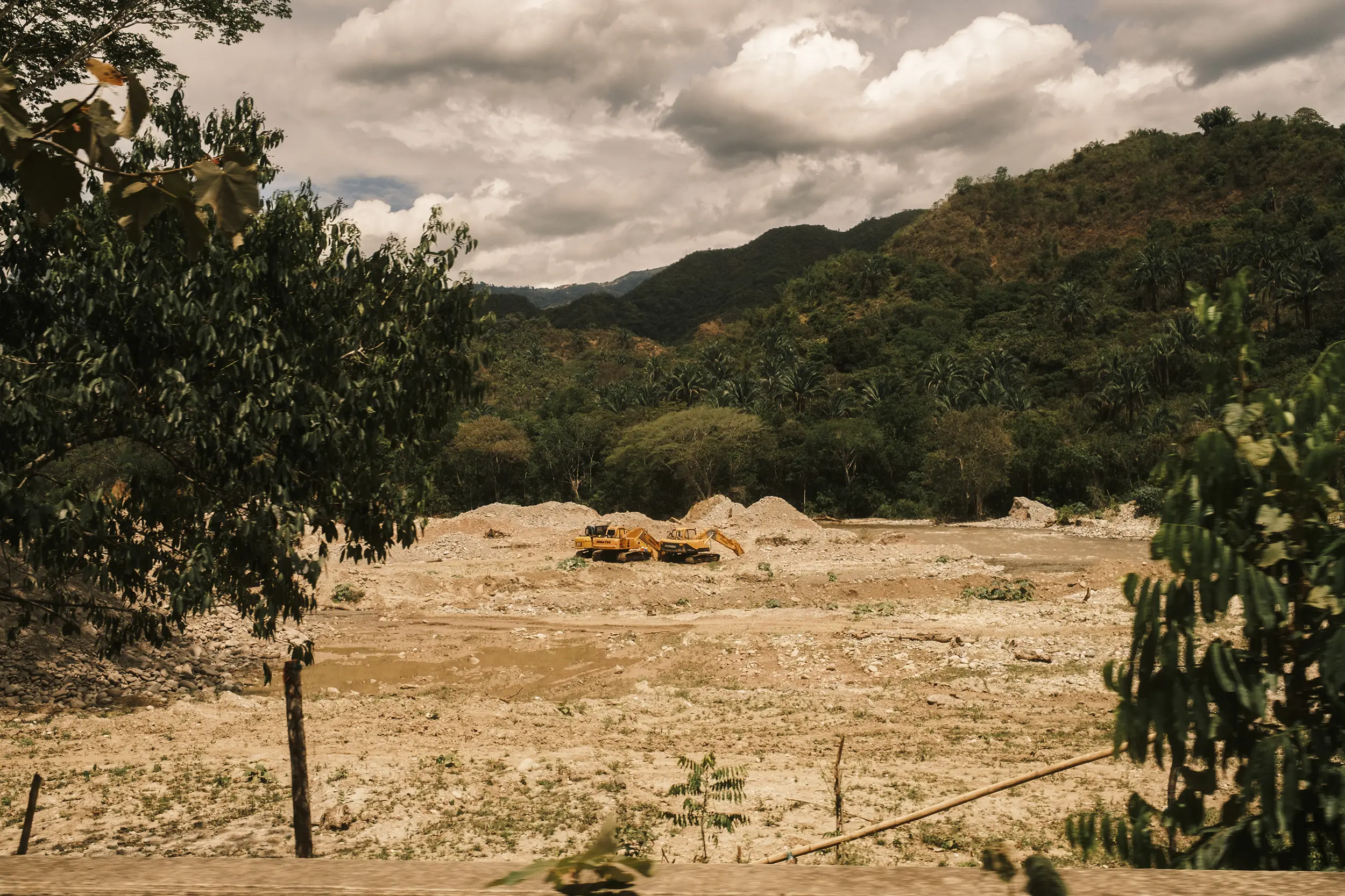 une mine d'or entre les montagnes colombiennes